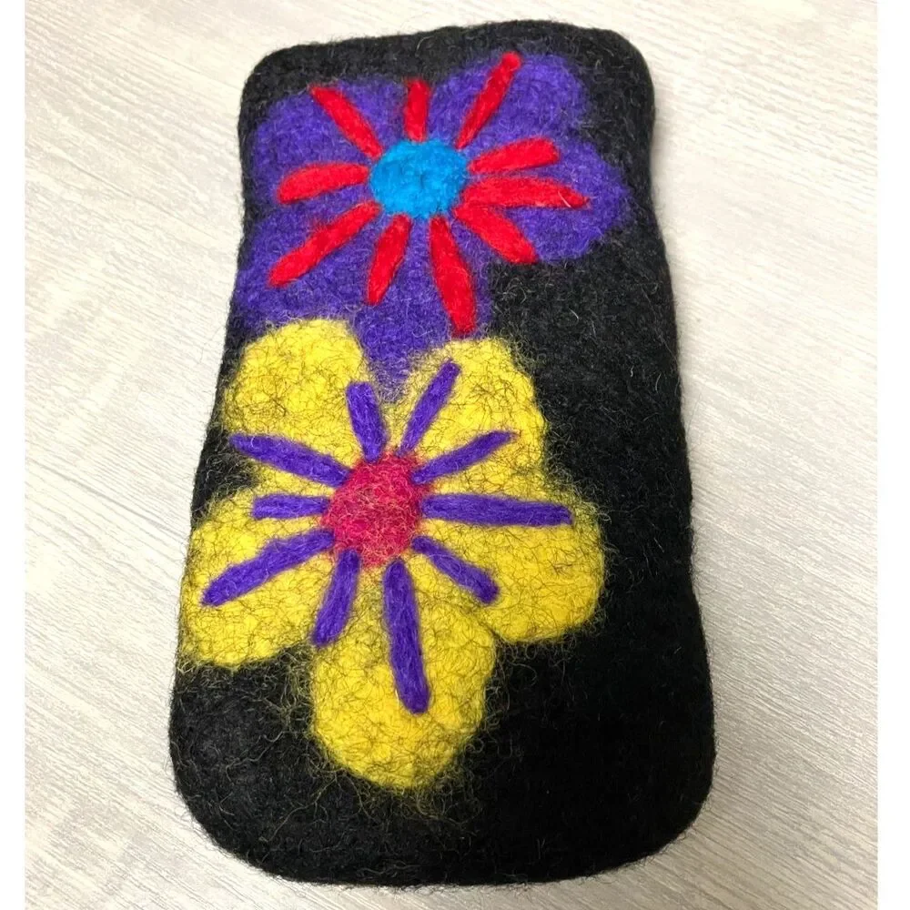 Wool glasses holder with flowers